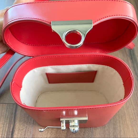 A.Cloud spacecraft turn lock top handle red bag with long strap - Picture 3 of 7